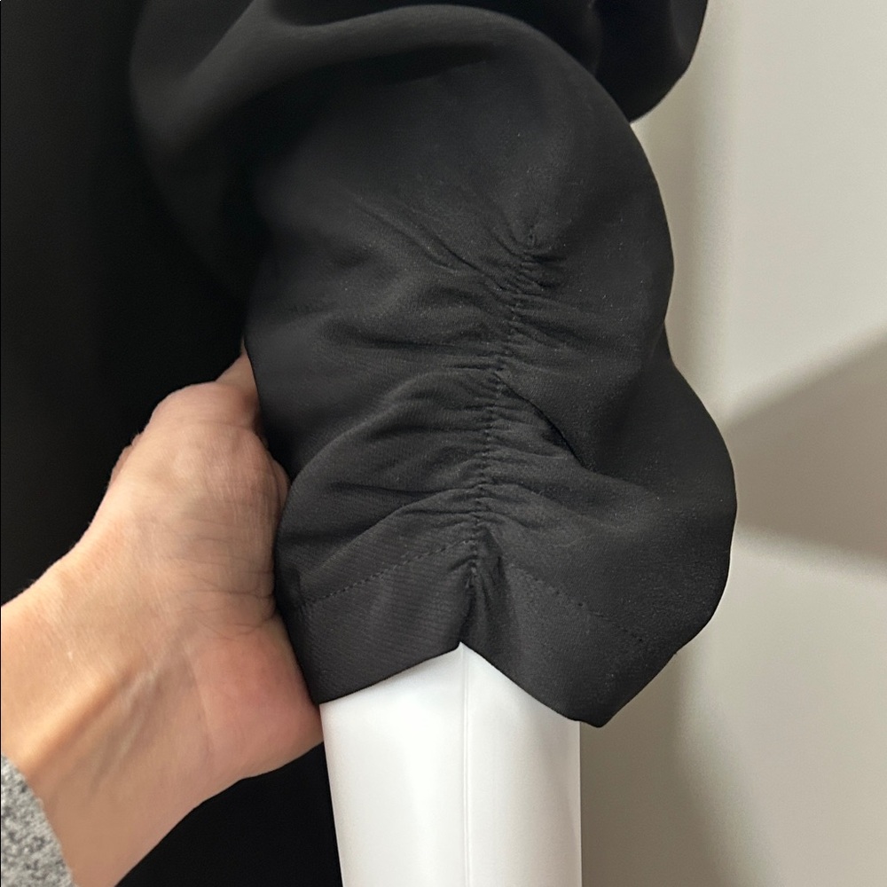 Chic Black Women's Blazer - Picture 4 of 16